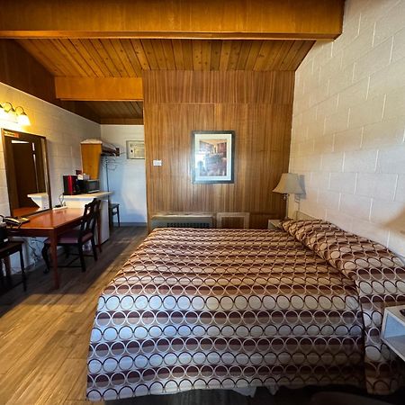 Ace Crown Motel Medicine Hat Exterior foto