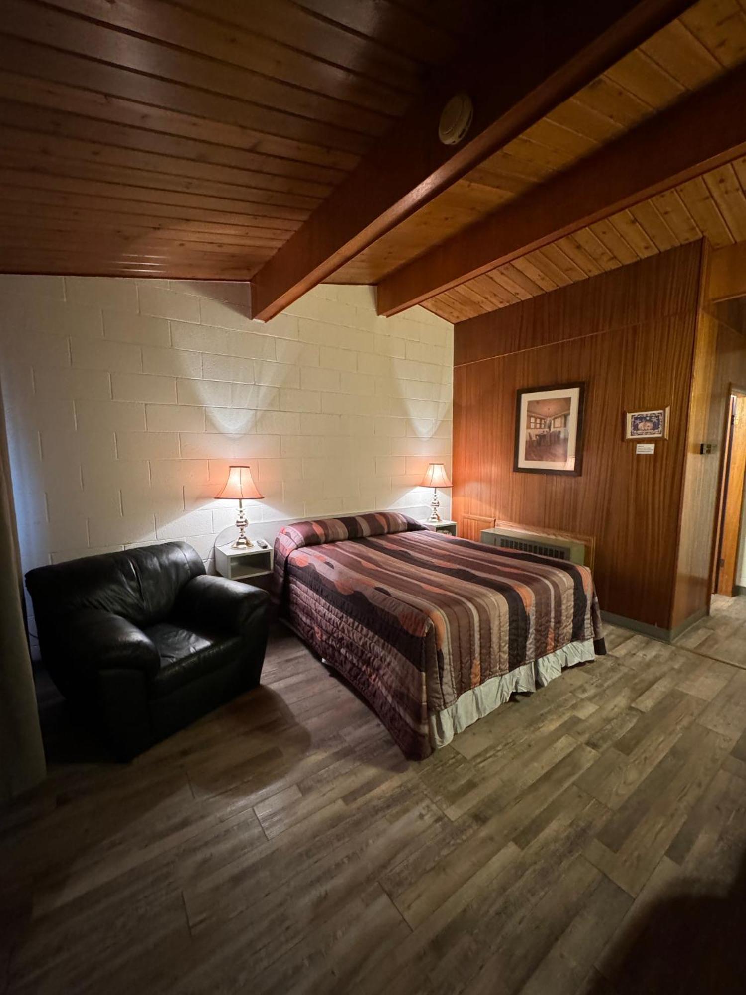 Ace Crown Motel Medicine Hat Exterior foto